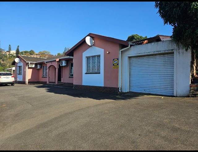 6 BEDROOM HOUSE FOR SALE IN EVEREST HEIGHTS